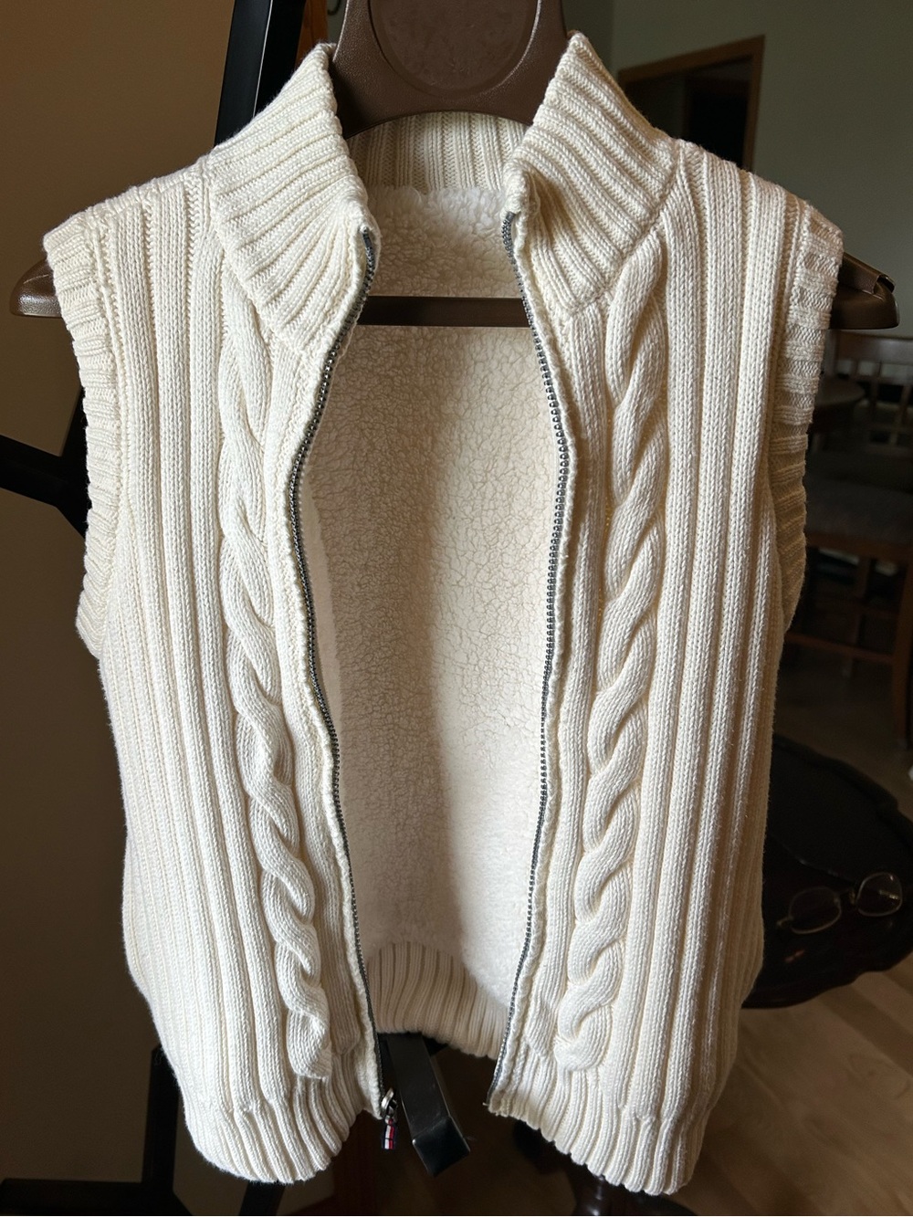 Tommy Hilfiger Reversible Cream Cable Knit / Sherpa Sweater Vest w Pockets! S/M